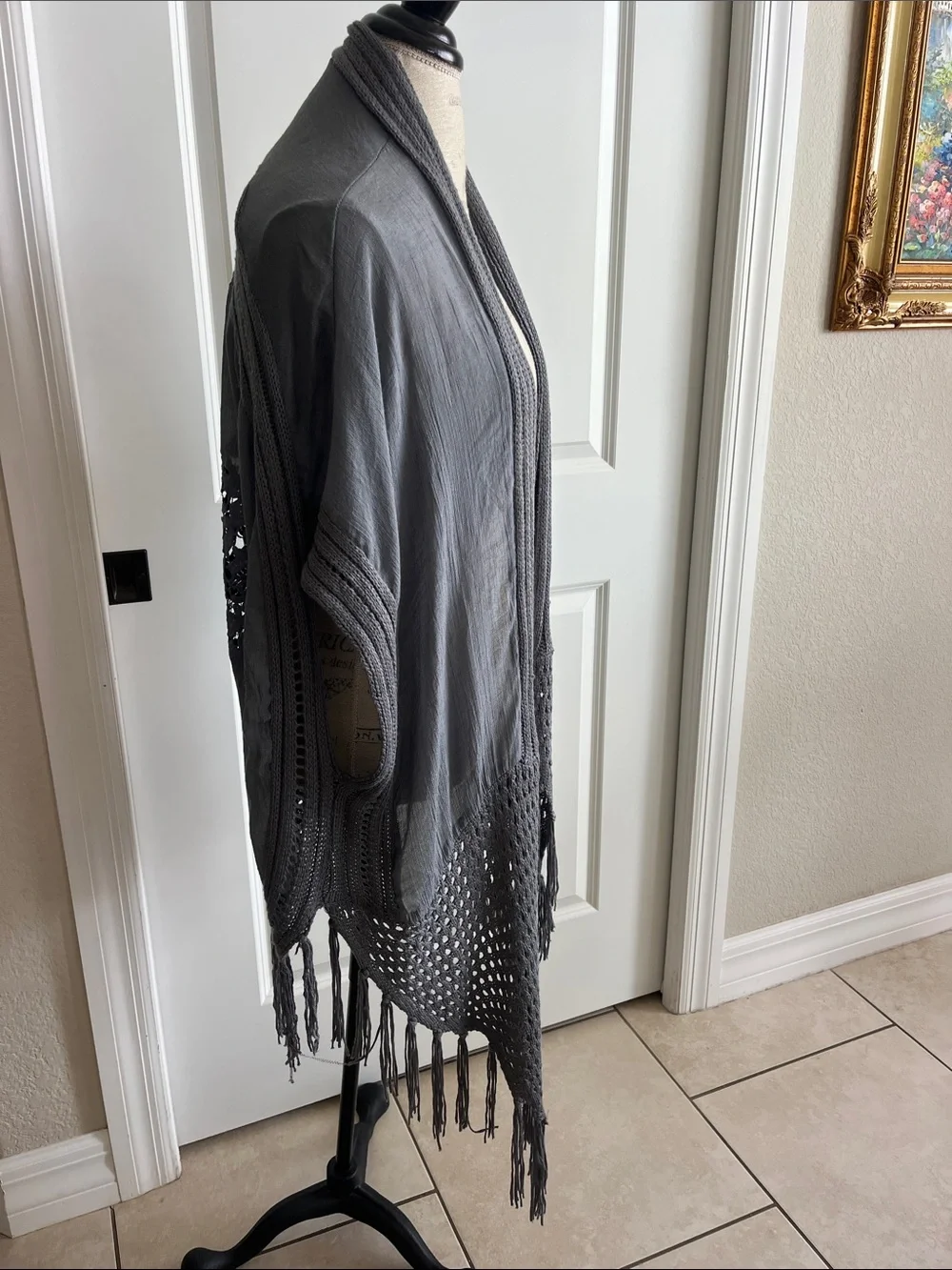 EUC Forgotten Grace 100% linen charcoal gray BoHo open front cardigan w/fringe